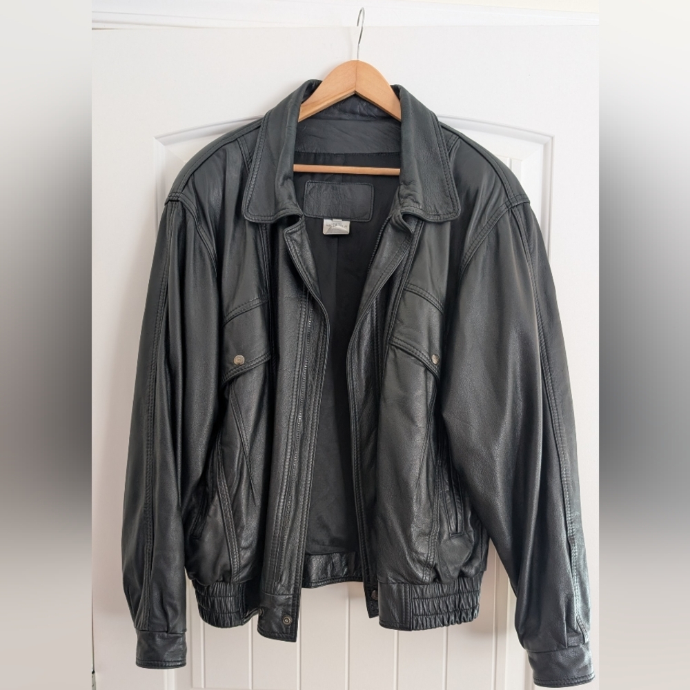 Men's Classic Black Leather Bomber Jacket